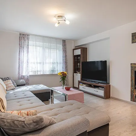 House Dijana With Pool - Happy Daire *