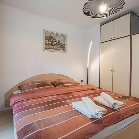 House Dijana With Pool - Happy Apartament *