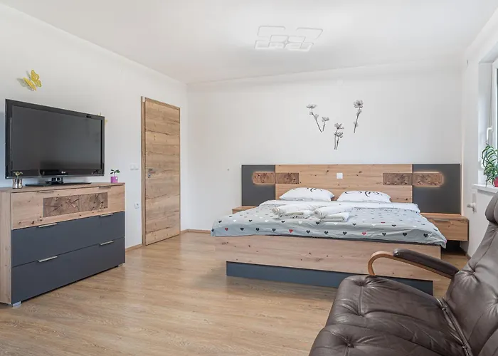 House Dijana With Pool - Happy